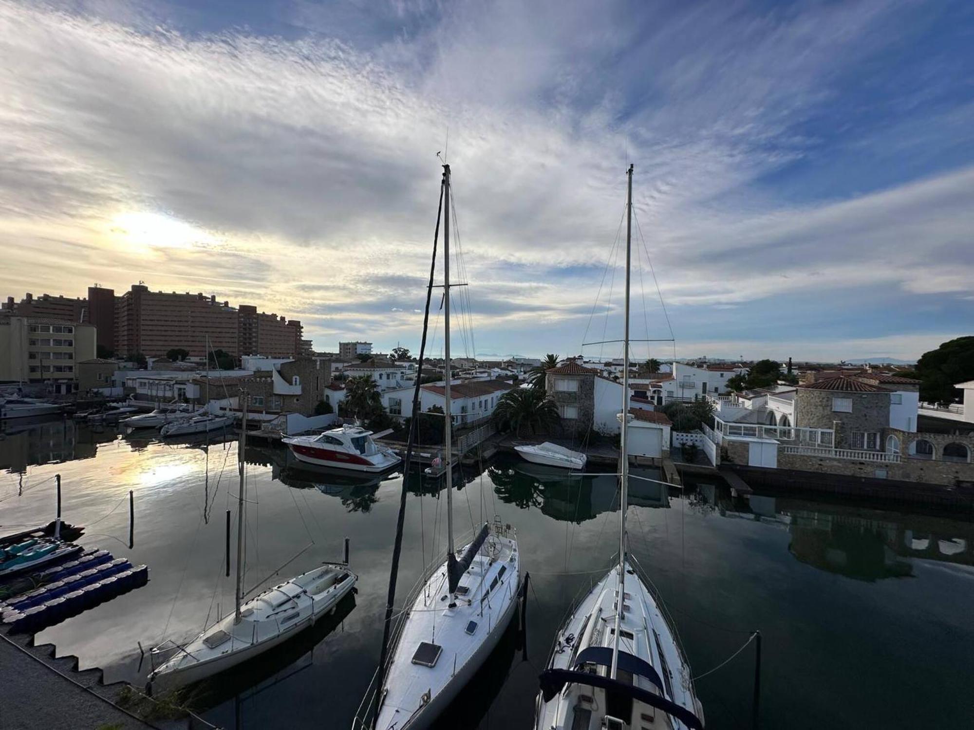 Apartament En Con Vistas Al Canal Y Piscina
