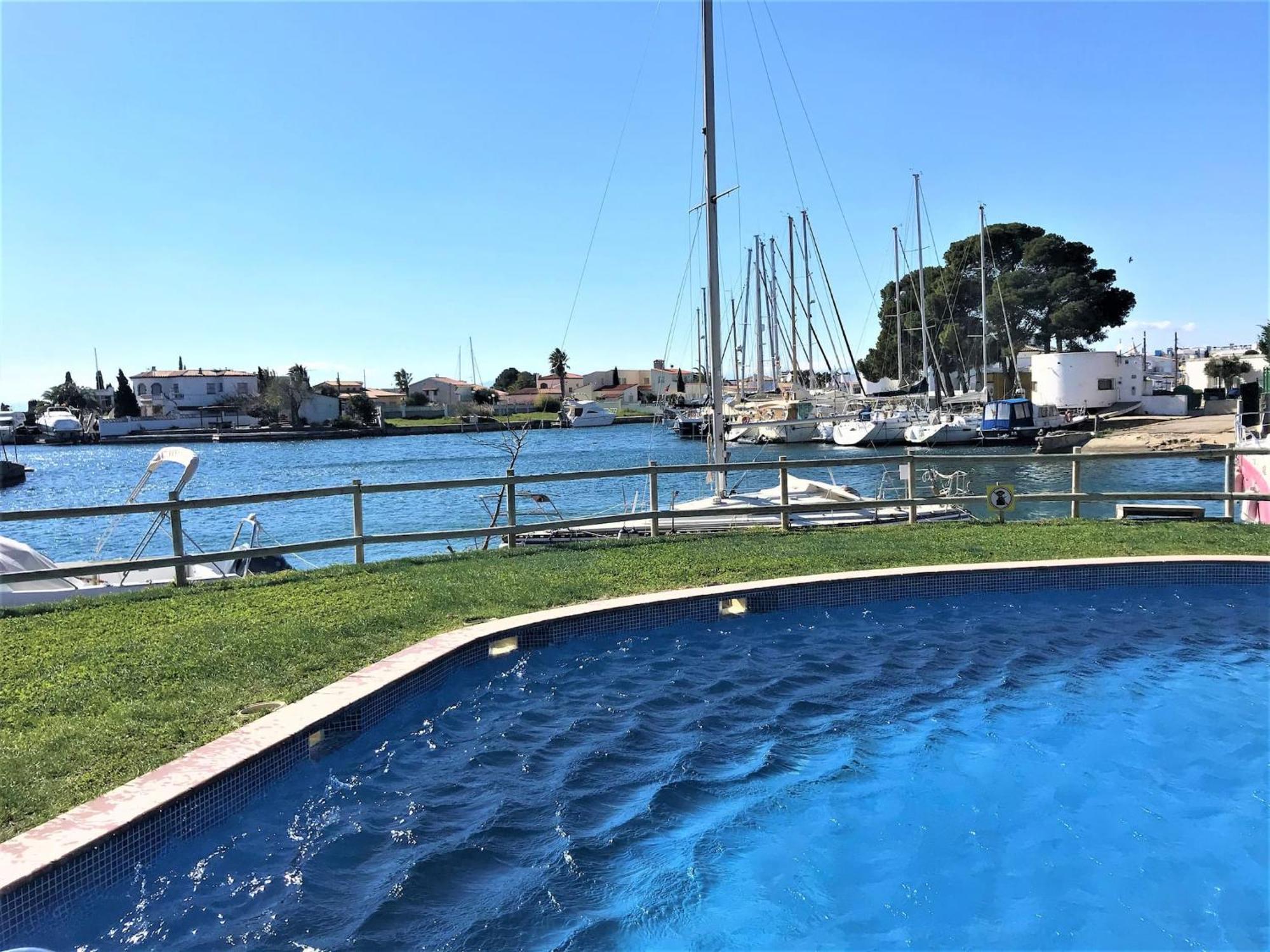 Appartamento En Con Vistas Al Canal Y Piscina Roses