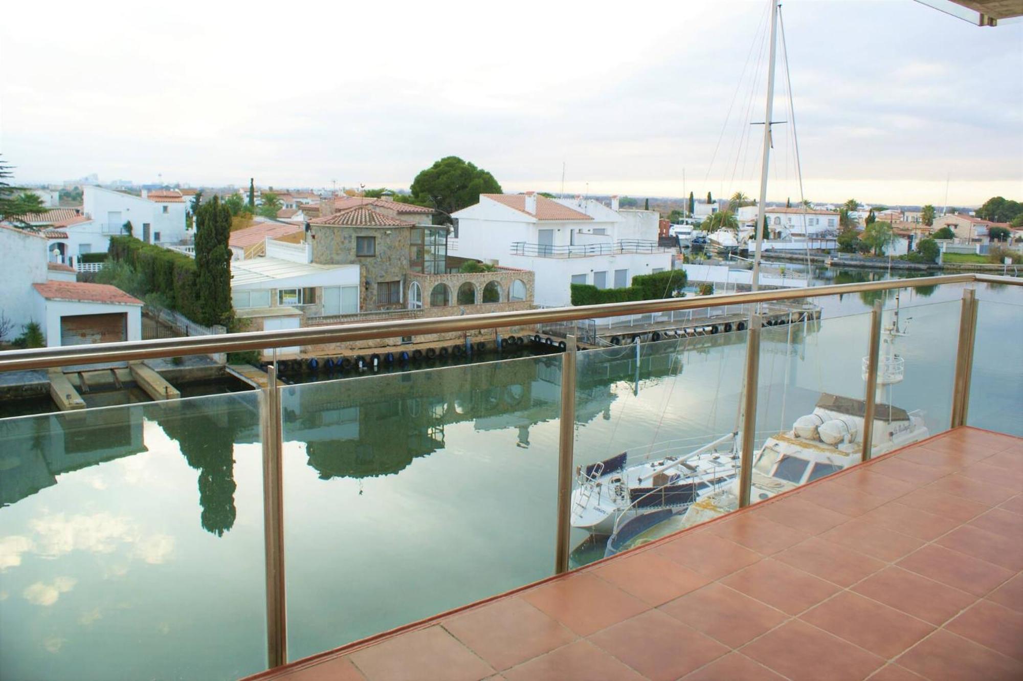 En Con Vistas Al Canal Y Piscina Appartamento *